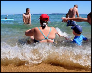 Prise par la vague