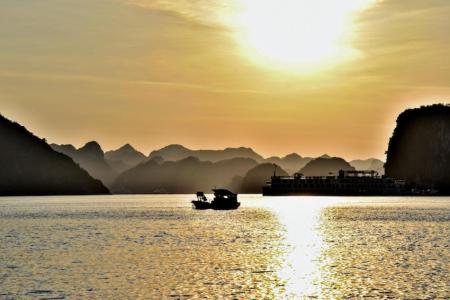 Agrandir - baie-d-halong-2
